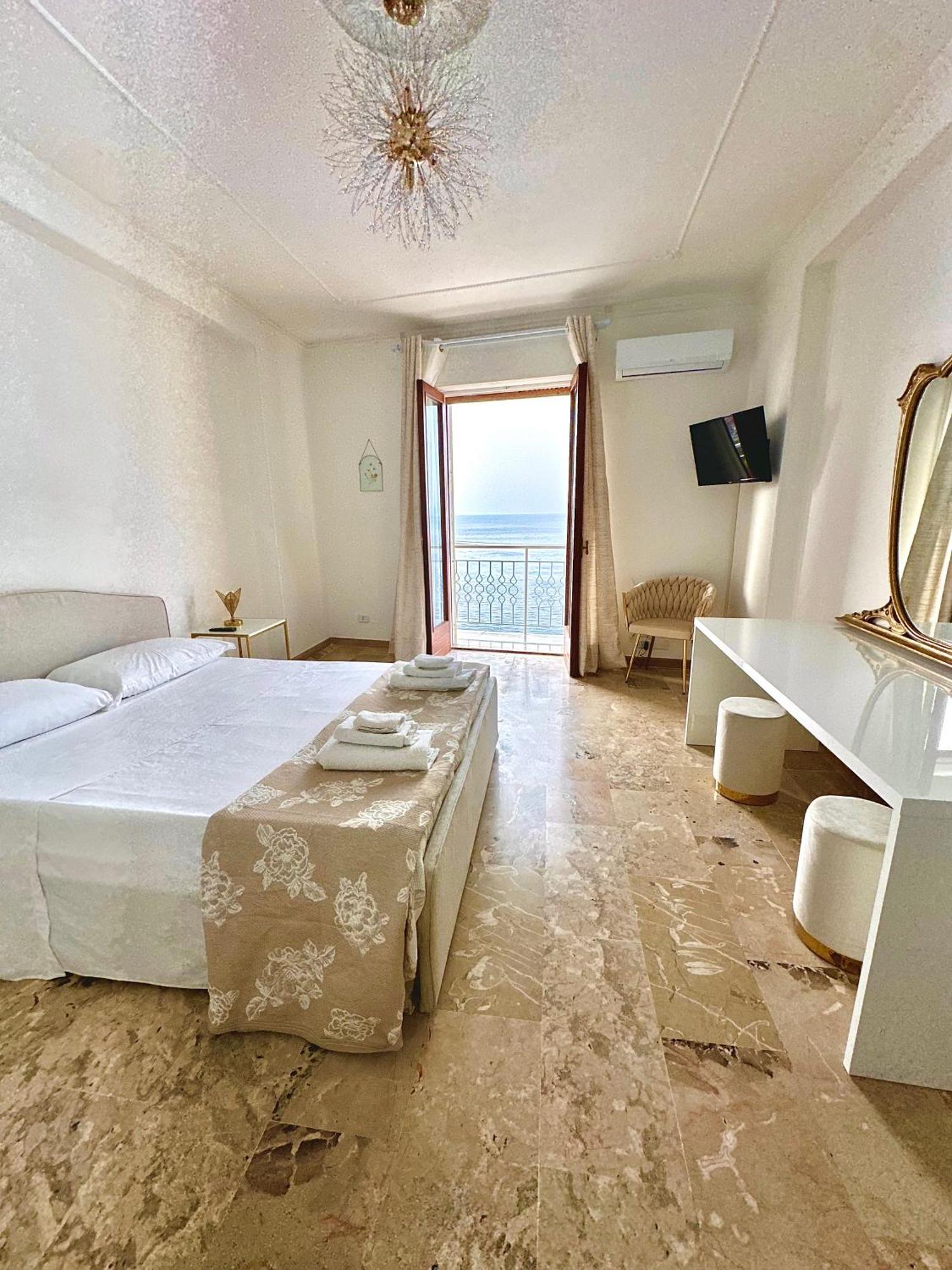 The View Apartment Scilla Exteriör bild